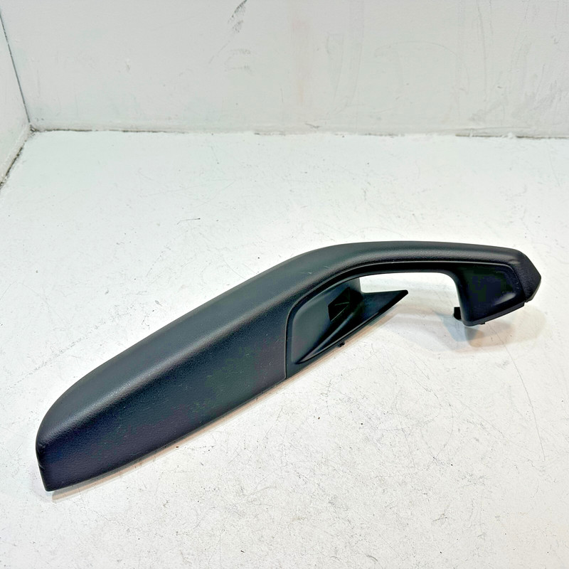2012-2018 AUDI A6 FRONT PASSENGER SIDE DOOR ARMREST & PANEL PULL HANDLE TRIM OEM