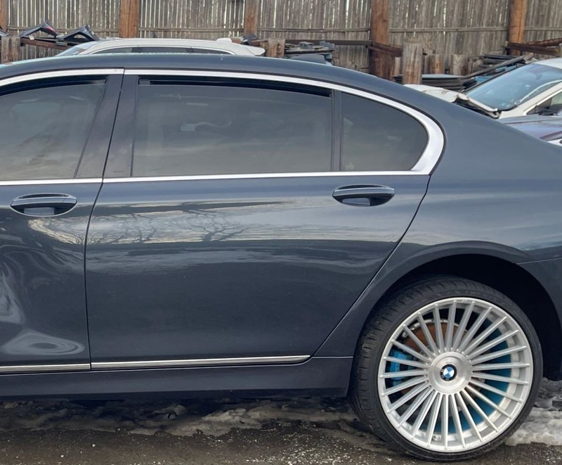2016-2019 BMW 750i Left Driver Side Rear Door With Soft Close Gray