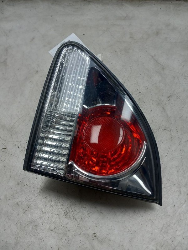 00 01 02 03 LEXUS RX300 PASSENGER RIGHT TAIL LIGHT TAILGATE MOUNTED