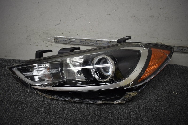 2017 HYUNDAI ELANTRA LEFT SIDE HEADLIGHT FACTORY OEM