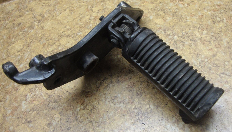 2004 Kawasaki Vulcan VN800 VN 800 Right Front Foot Peg Pedal Mount VN800A E10