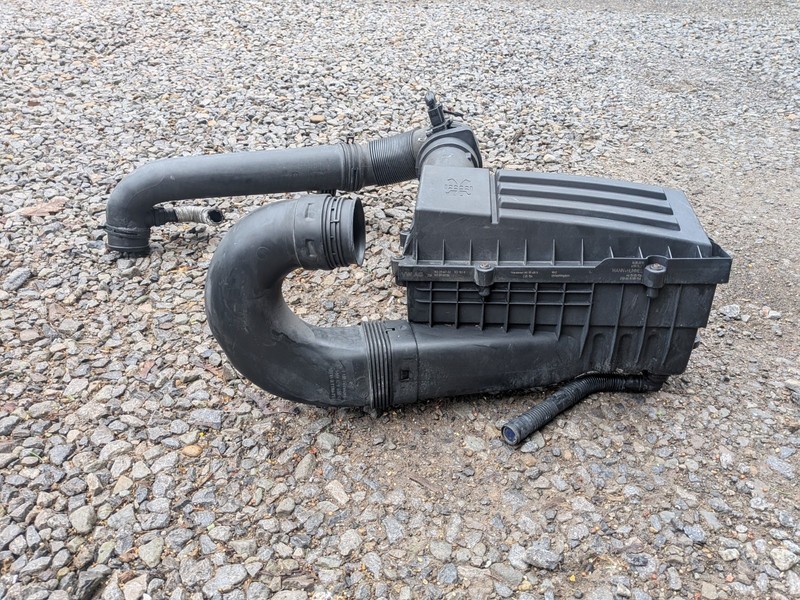 2011-2017 VW TIGUAN 2.0 AIR INTAKE BOX Assembly W/ MAF, Tubes, Ducting OEM