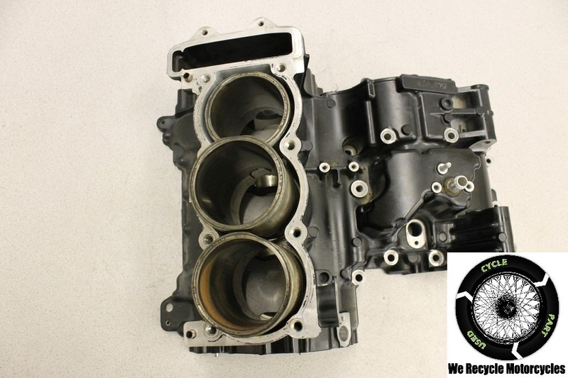 2011 TRIUMPH SPEED TRIPLE 1050 ENGINE UPPER CASE COVER CYLINDER JUG BARRELS 11