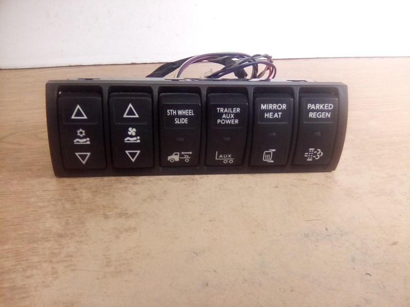International LT 4057689C4 Switch Panel