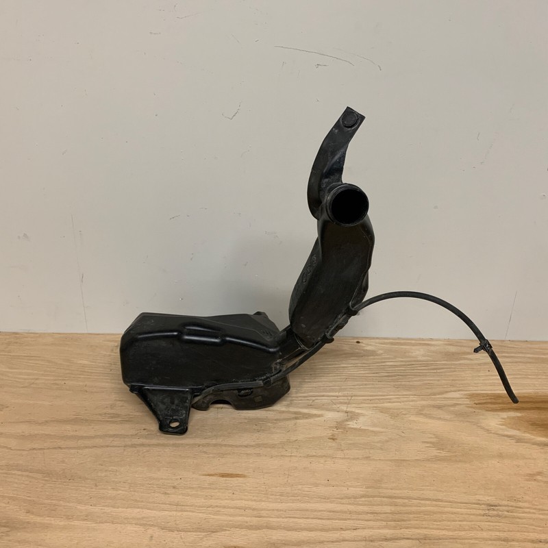 2020 2021 Tesla Model Y MY Windshield Washer Fluid Tank Reservoir Neck & Motor