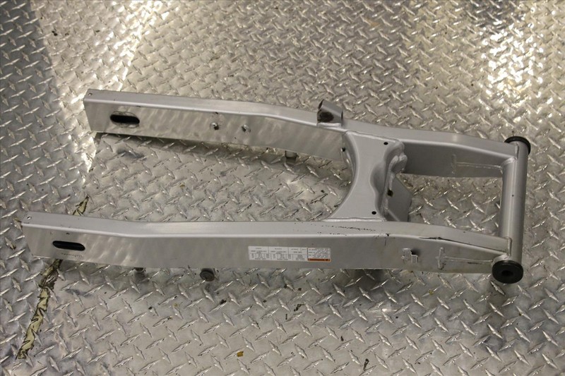 03 SUZUKI GSX 750 F KATANA SWING ARM OEM GSX750F
