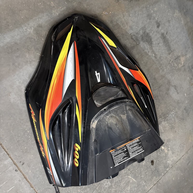 1999 Yamaha Moutain Max 600 Snowmobile Hood