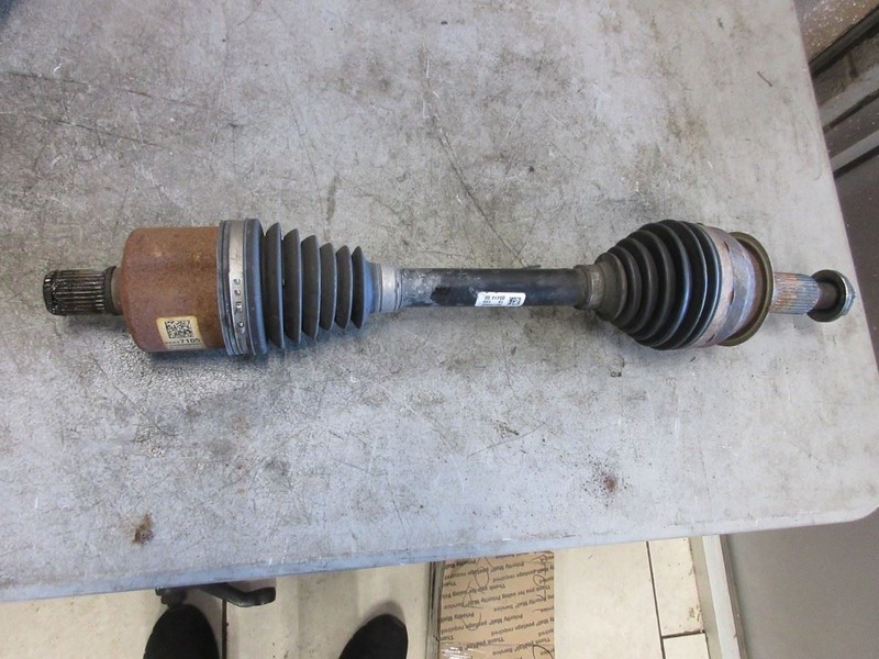 2019-2025 Chevrolet Silverado 1500 OEM 4WD Front LH/RH Axle Shaft 84437105