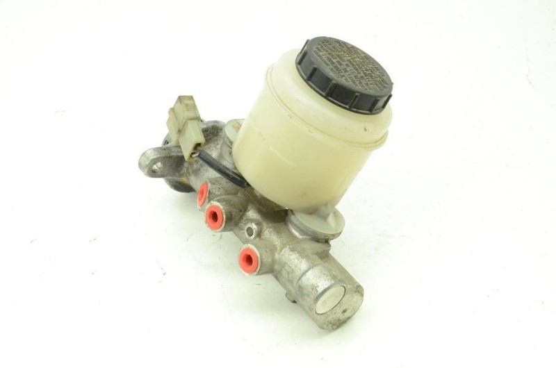 1984-1985 Nissan 300ZX Z31 2+2 Brake Master Cylinder