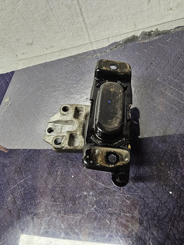 Transmission Mount 3.6L ATFits 11-20 Dodge Caravan