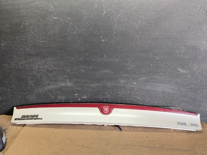 2001 to 2004 Cadillac Seville SLS Rear 3rd Break Light lid mounted OEM R2329