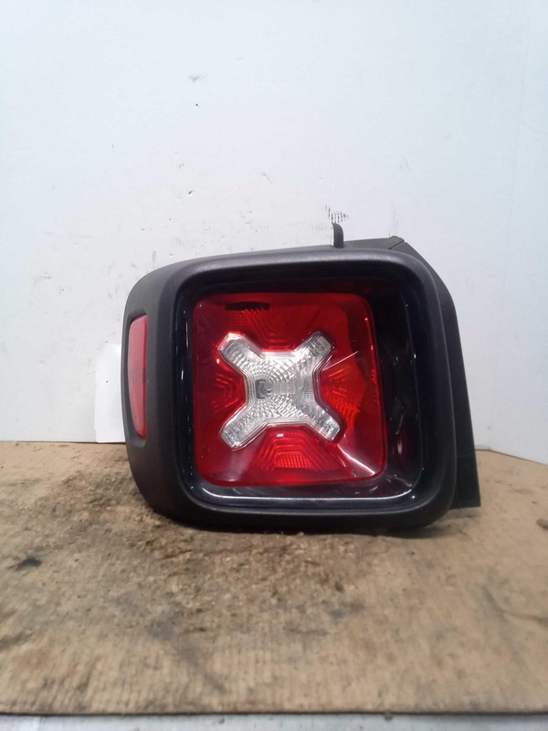 2020 Jeep Renegade Left Tail Light Assembly Silver 706789 61k Miles