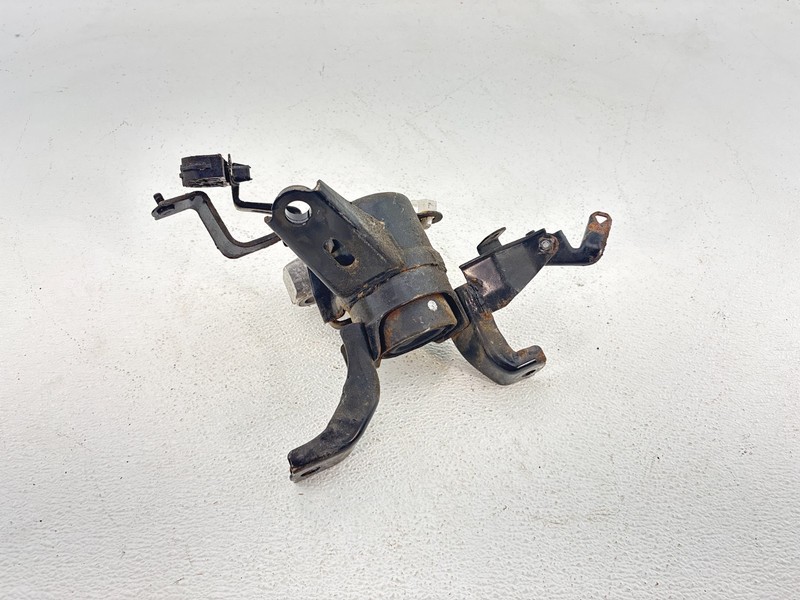 2011-2015 Toyota Prius Right Engine Mount InsulatorOEM