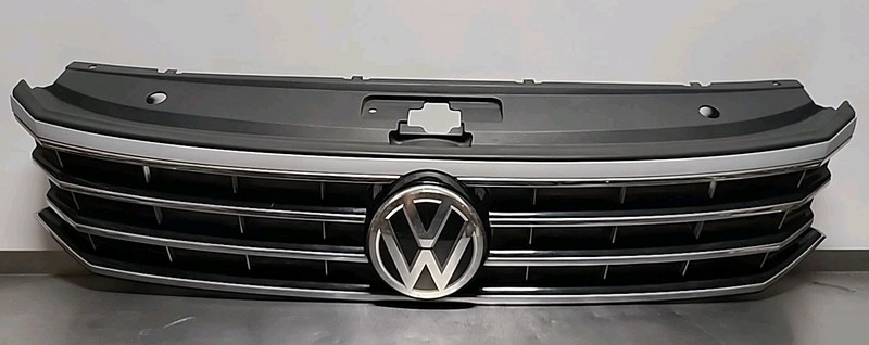 2016 Thru 2022 Volkswagen Passat Front Upper Grille OEM 561853653C Radar Type