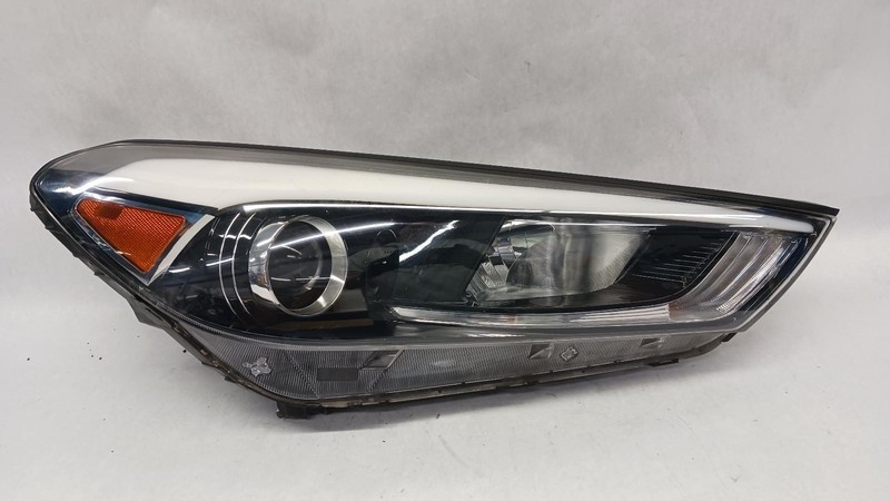 16-'18 HYUNDAI TUCSON Right passenger headlight halogen OEM Grade B