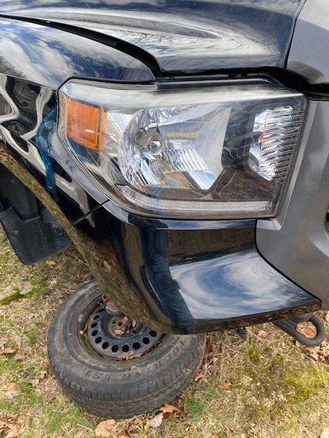 Passenger Headlight Leveling Power Halogen Fits 18-20 TUNDRA 1342996
