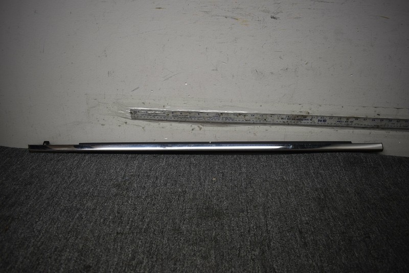 CHEVROLET TRAVERSE FRONT DOOR BELT MOLDING RIGHT SIDE FACTORY OEM