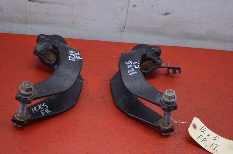 07 - 13 BMW E70 X5 FRONT LEFT / RIGHT SHOCK STRUT MOUNT BRACKET SET OEM
