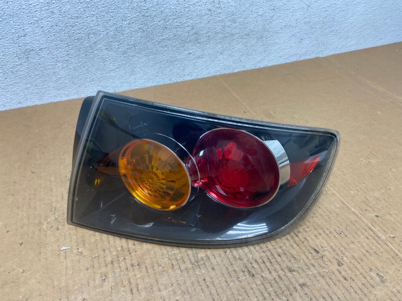 2004 2005 Mazda 3 Right Passenger RH Side Tail Light OEM AE0347 LK
