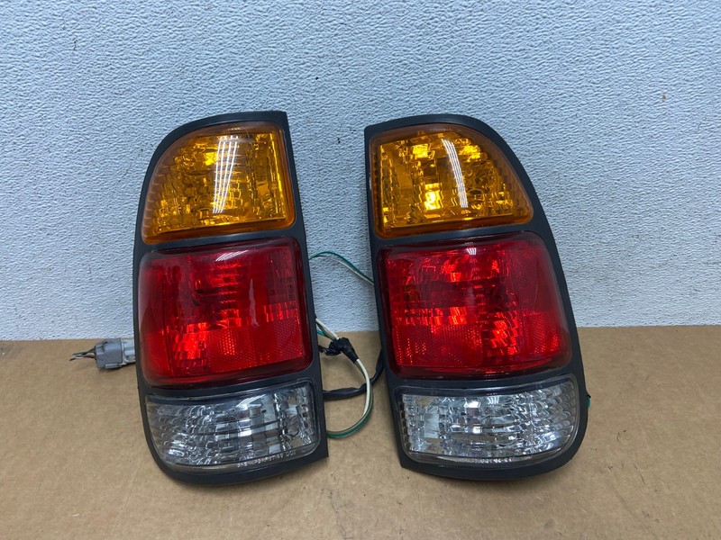 2000 to 2004 Toyota Tundra Left+Right Tail Lights AE3092 LK
