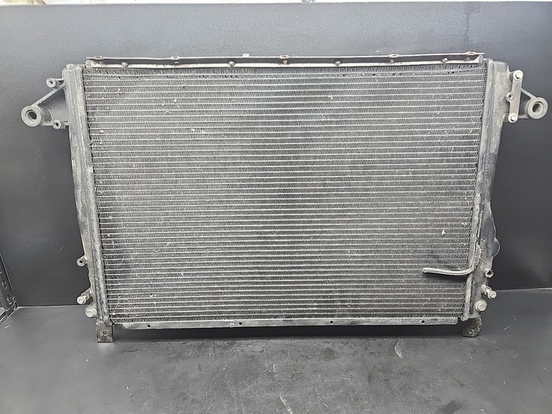 03-08 Maserati Quattroporte M139 OEM Engine Motor Cooling Radiator Assembly
