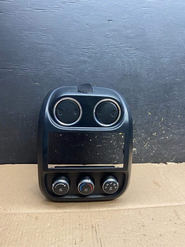 2011 to 2017 Jeep Compass Dash Climate Temperature Control Radio Bezel Y2361 DG