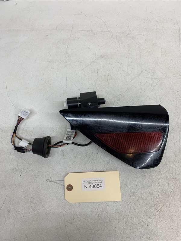 17-23 TESLA Model Y REAR LEFT SIDE DOOR REFLECTOR 1476608-00-D 43054 B160