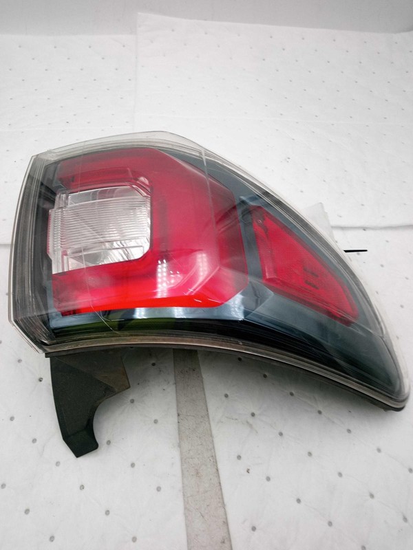 Used Left Tail Light Assembly fits: 2015 Gmc Acadia quarter panel mounted Left G