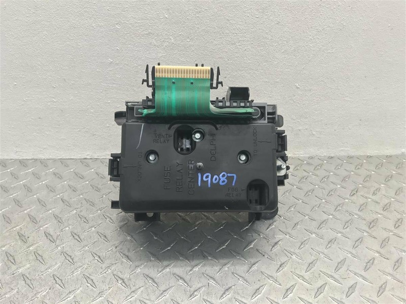 02 03 CHEVROLET TRAILBLAZER CABIN FUSE RELAY BOX JUNCTION BLOCK OEM 15197807