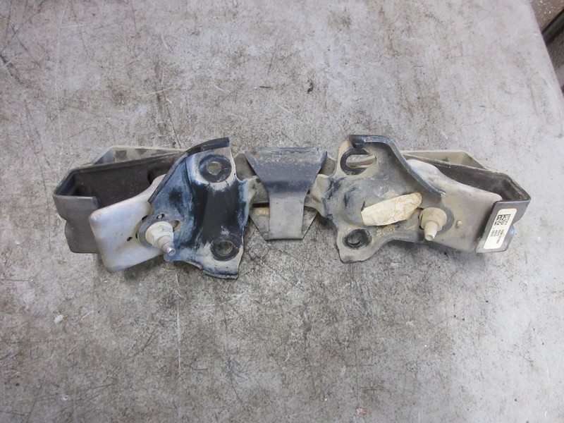 2020-2026 Jeep Wrangler JL OEM Transmission Mount Isolator Bracket 68412218