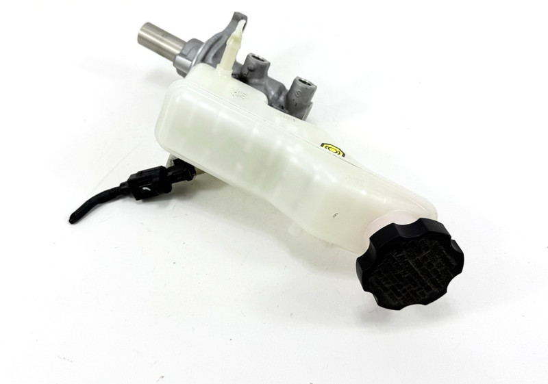 2016-2022 Kia Sportage Brake Master Cylinder Assembly 58510D9150 OEM Reservoir