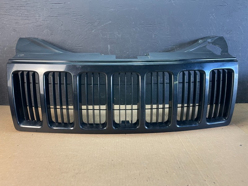 2008 2009 2010 Jeep Grand Cherokee Front Upper Grill Grille OEM AD0241 DG