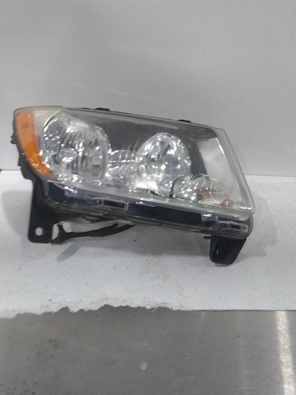 2011 Jeep Grand Cherokee Right Headlight Assembly Black 363701 Used 141K