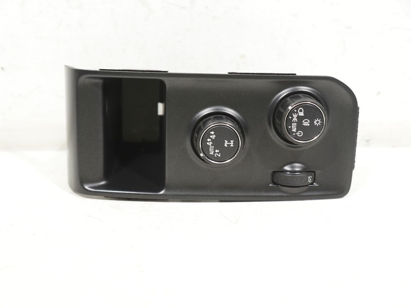 14-18 CHEVY Silverado / GMC Sierra Headlights & Wheel Drive Switch Panel OEM