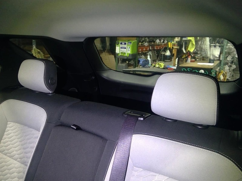 EQUINOX 2018 2 Rear Headrests 1757736