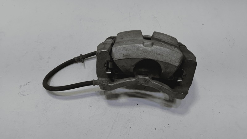 2018-2019 Toyota Camry Front Passenger Side Disc Brake Caliper Assembly OEM
