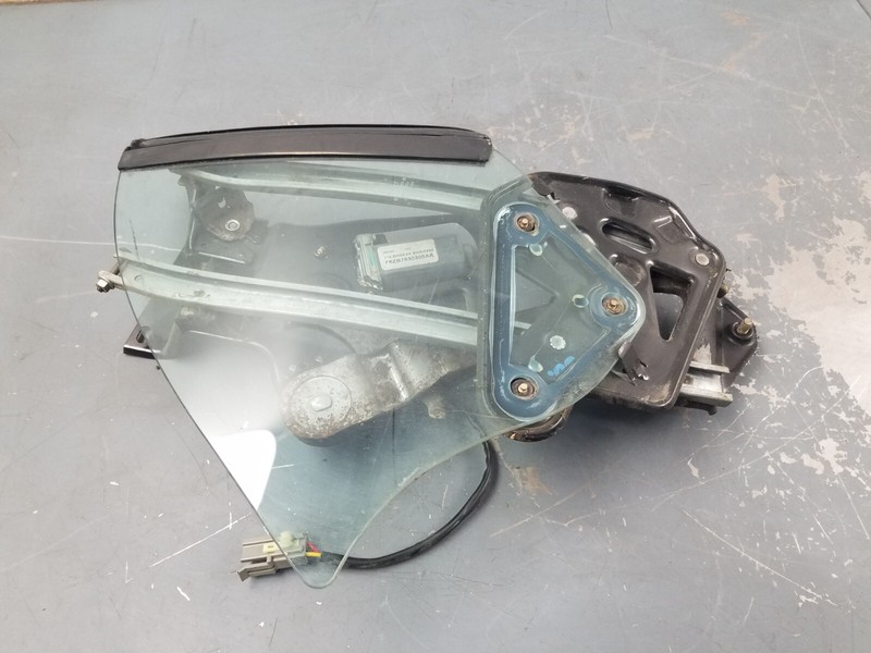 1999 Ford Mustang Cobra SVT Right Quarter Glass / Window Regulator #8750 A5