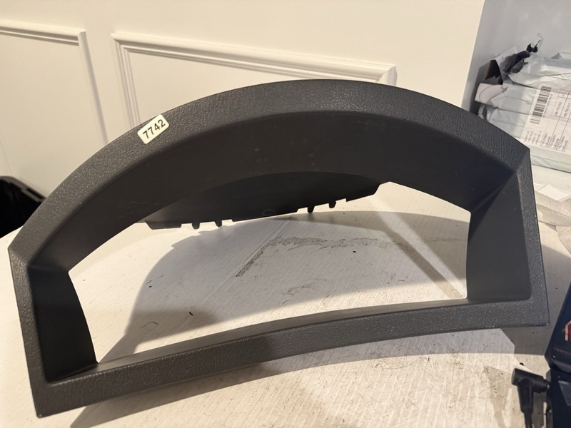 2005 2006 JEEP GRAND CHEROKEE SPEEDOMETER BEZEL TRIM GRAY GREY