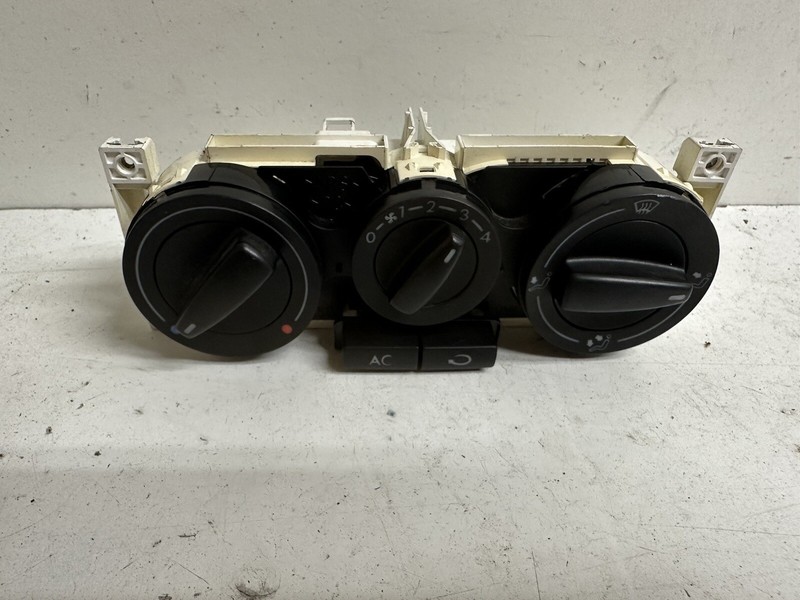 2002-2005 VW Passat Heater A/C Temperature Climate Control Switch Panel HVAC Oem