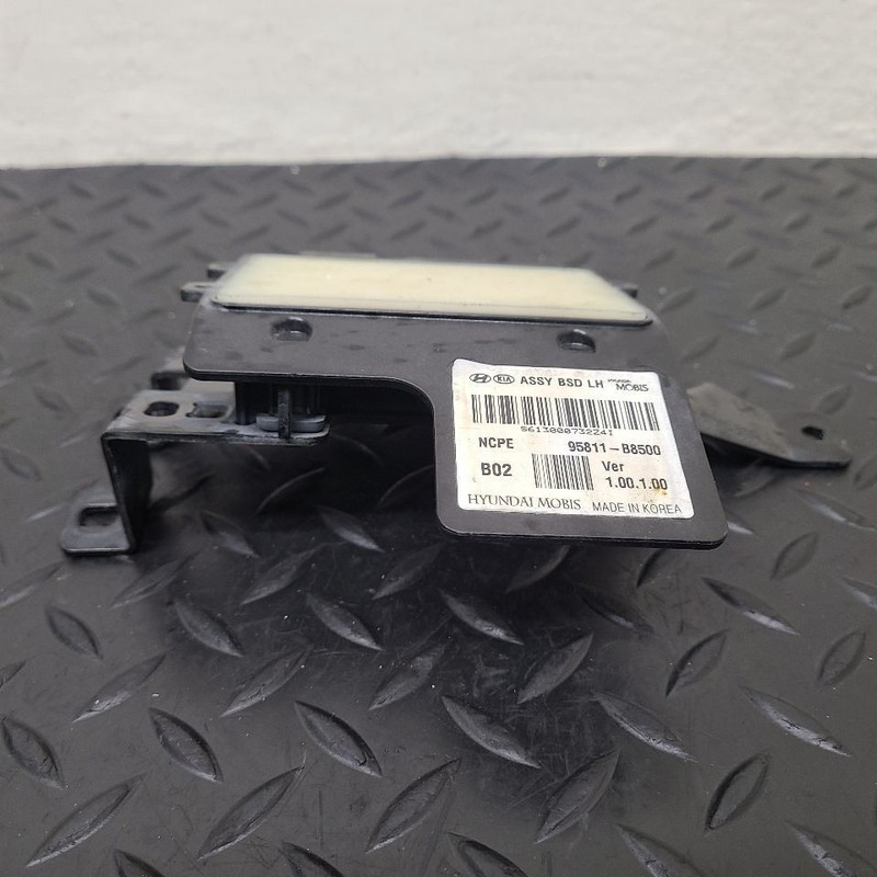 17-19 Hyundai Santa FE 3.3L Left Driver Blind Spot Alert Module OEM 95811-B8500