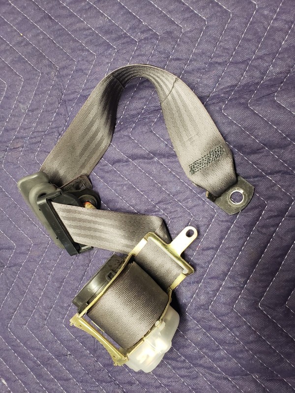 2001 Mitsubishi Montero SportRear Right Seatbelt Assembly OEM Gray