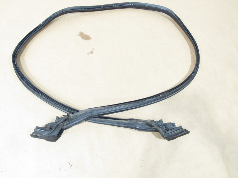 13-19 Mercedes SL550 R231 2013 Rear Trunk Lid Weatherstrip Rubber Seal ;