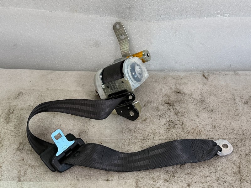 05 - 06 LEXUS ES330 RIGHT PASSENGER REAR SEAT BELT RETRACTOR #020
