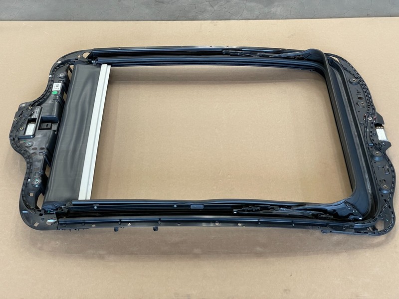 2017 2018 Maserati Levante Panoramic Sunroof Shade Roller Frame Track 1442 OEM