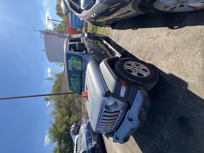 2018 Jeep Wrangler Transfer Case Assembly 4WD OEM 68321885AC 46K Miles Silver