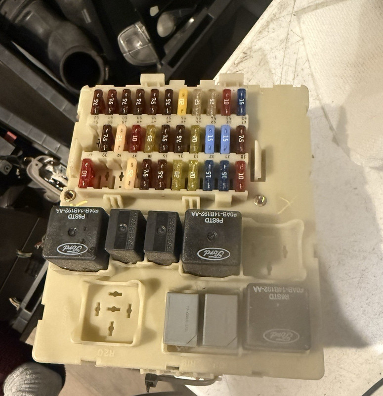 2004 FordFOCUS Fuse Box Interior Cabin p/n 3s4t-14a073-sb With Warranty