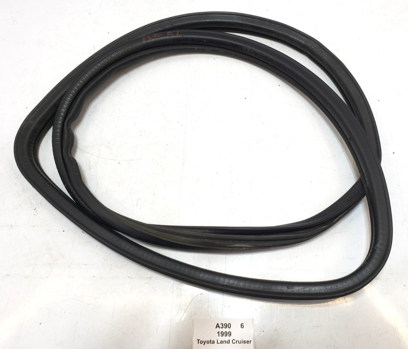 ✅ 98-07 OEM Toyota Land Cruiser J100 Rear Left Quarter Glass Weatherstrip Seal