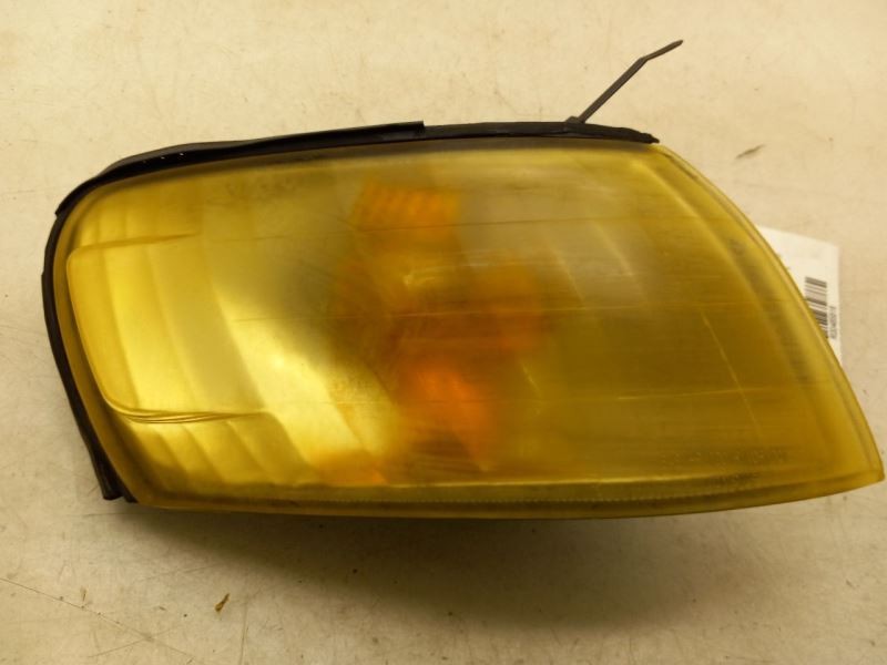 93-97 TOYOTA COROLLA PASSENGER SIDE FRONT TURN SIGNAL LAMP ASSEMBLY