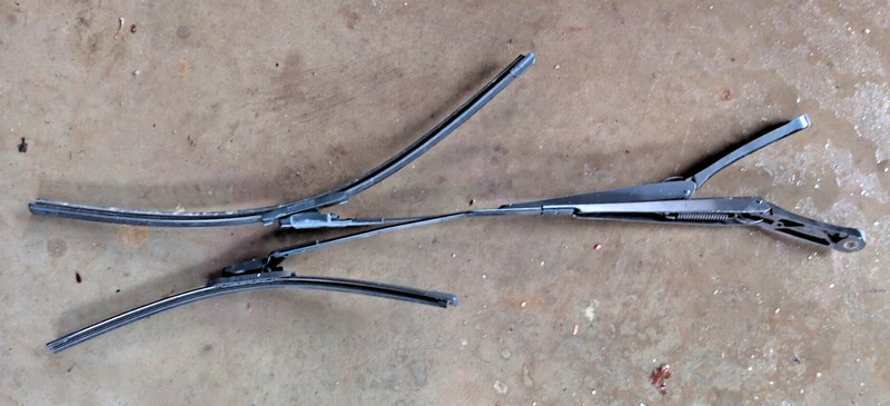 2008 VW Jetta Wiper Arm Set LH & RH Windshield Used OEM 2007