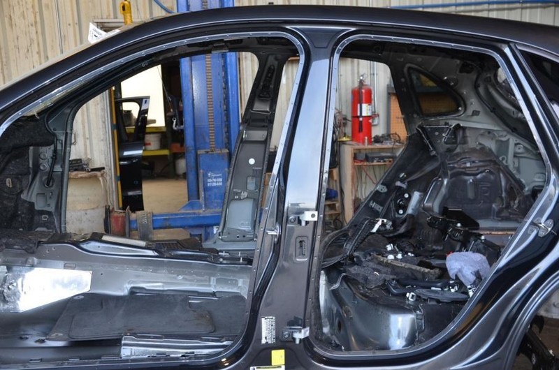 2015-2018 Porsche Macan 2.0L Driver Left Side Rocker and Post Cut